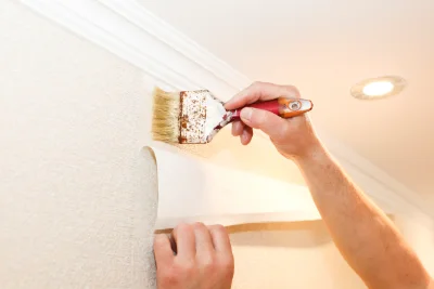 Pose de papier peint à Champigny-sous-Varennes — revêtements muraux et toiles de verre
